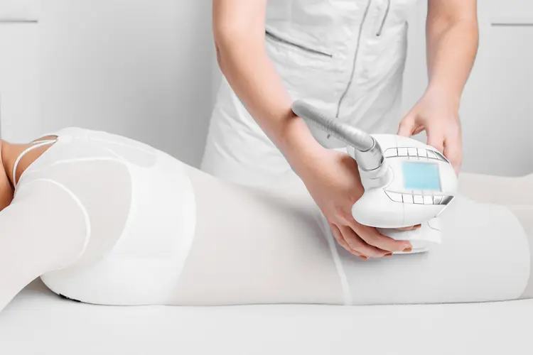 Traitements efficaces contre la cellulite - un soin esthétique en cabinet (Cellu M6 ou radiofréquence)